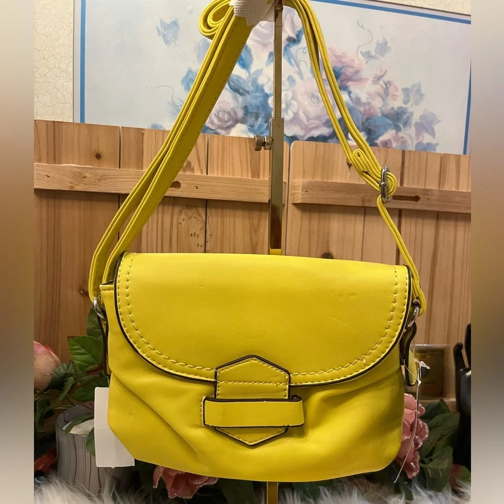 Moda Crossbody Bag with Magnetic Closure